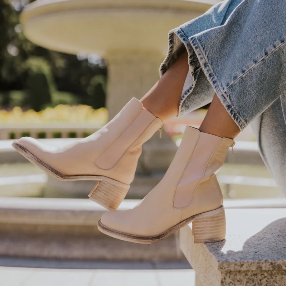 Free People Essential Chelsea Boots Size 38